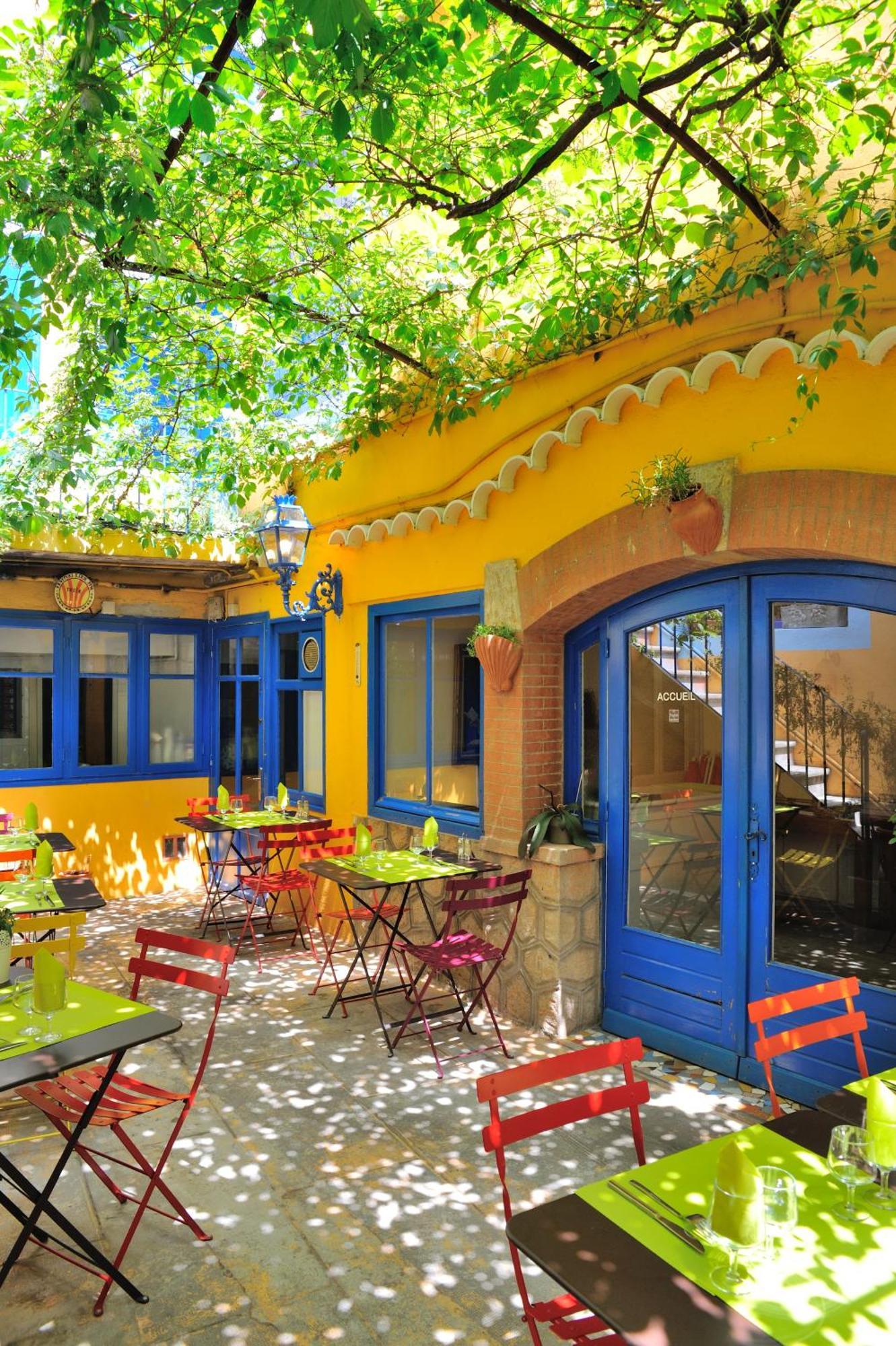 Hotel Restaurant Cortie Thuir Exterior photo