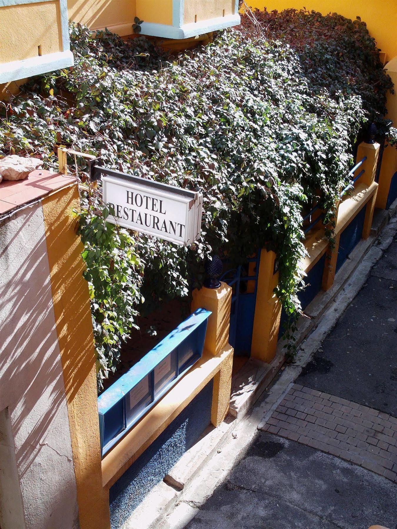 Hotel Restaurant Cortie Thuir Exterior photo